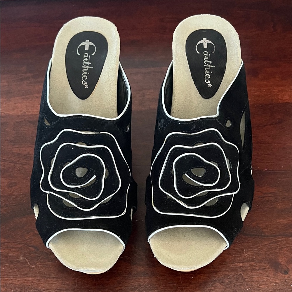 Earthies Black Suede Open-Toe Mules with White Trim and Rosette